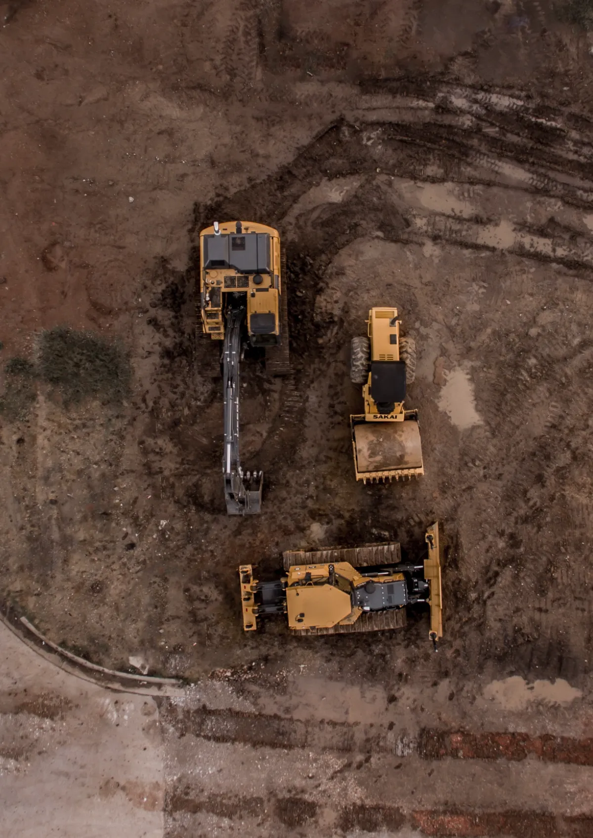 Free Minimalist Construction Business Card Magnet Template to Edit Online