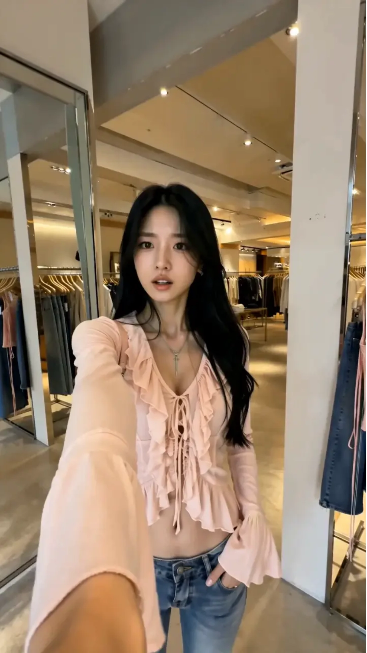 AI UGC Virtual Try-On Video Generator | TikTok Fashion Try-On Creator AI UGC Virtual Try-On Video Generator | TikTok Fashion Try-On Creator