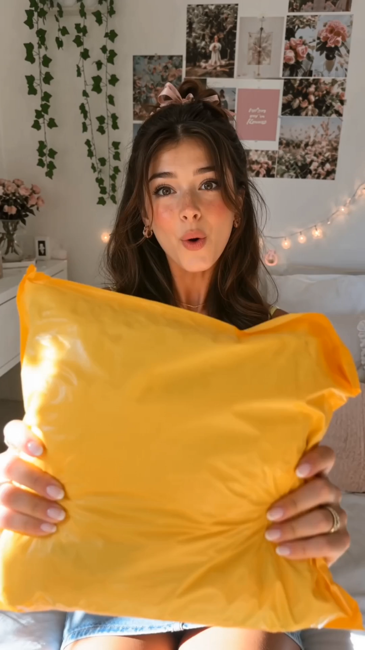 Virtual Try-On Unboxing UGC Video Generator | AI Fashion Creator Videos Virtual Try-On Unboxing UGC Video Generator | AI Fashion Creator Videos