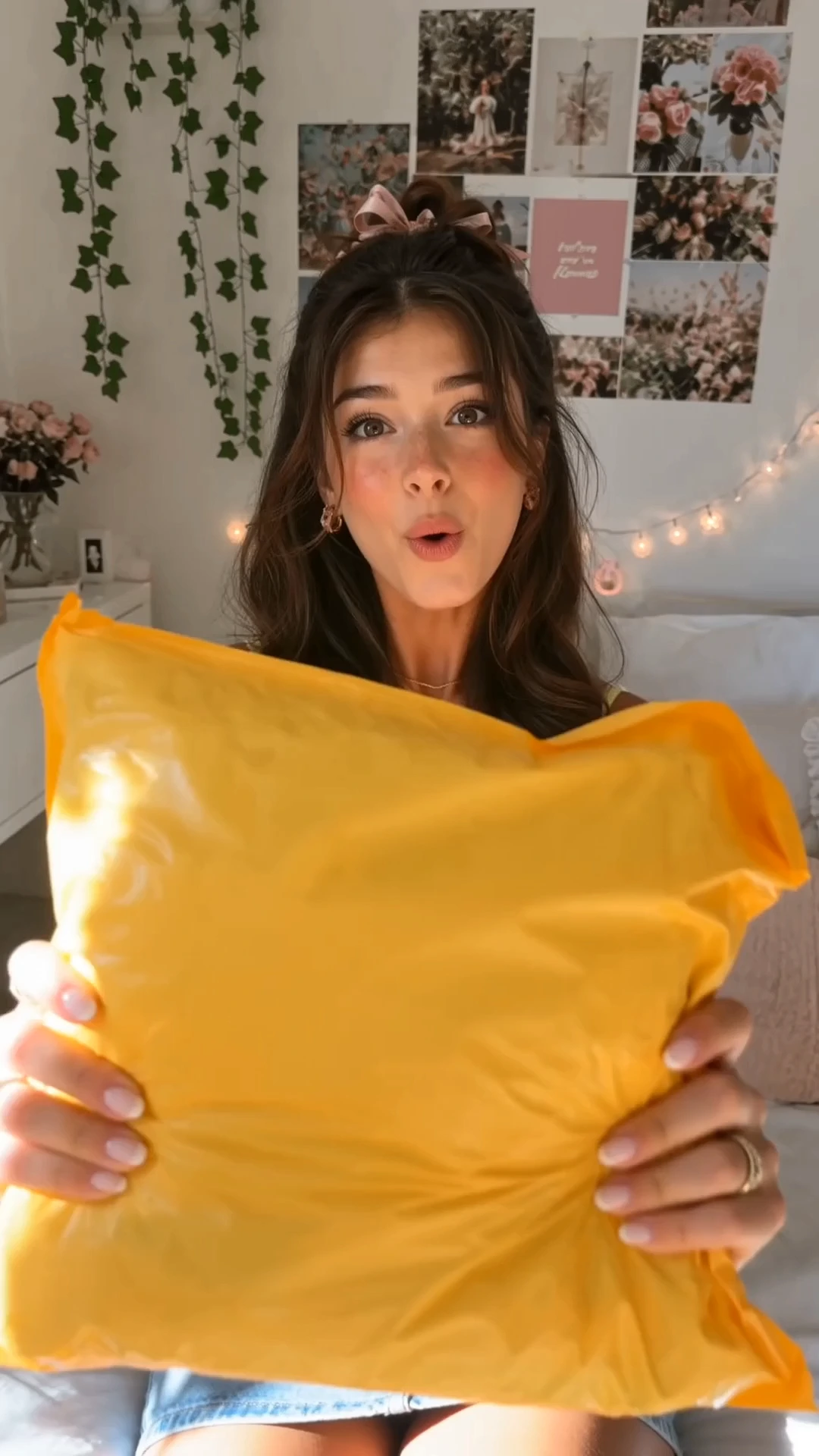 Virtual Try-On Unboxing UGC Video Generator | AI Fashion Creator Videos