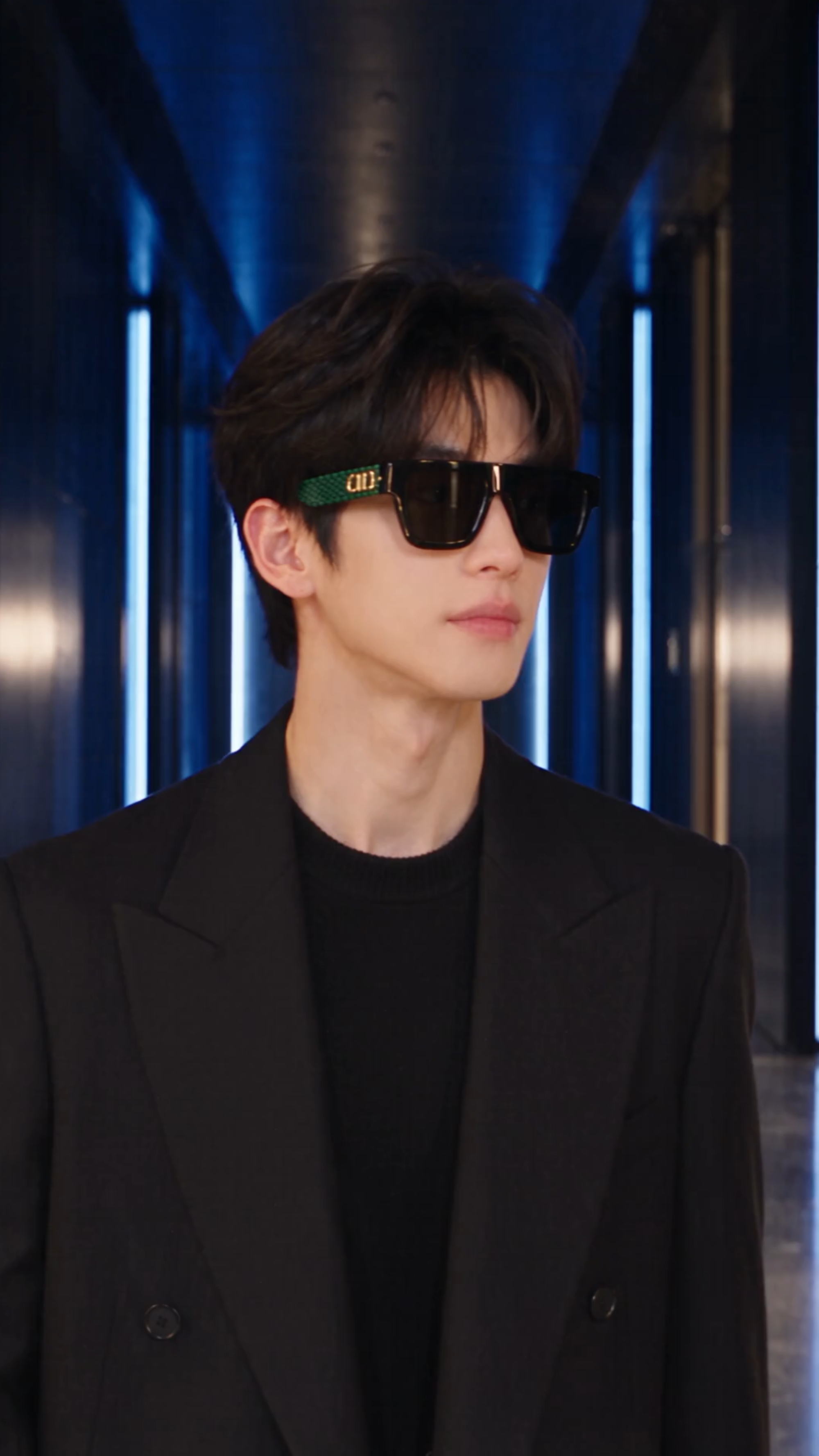 Eyewear Fashion Showcase AI Video Template to Edit Online