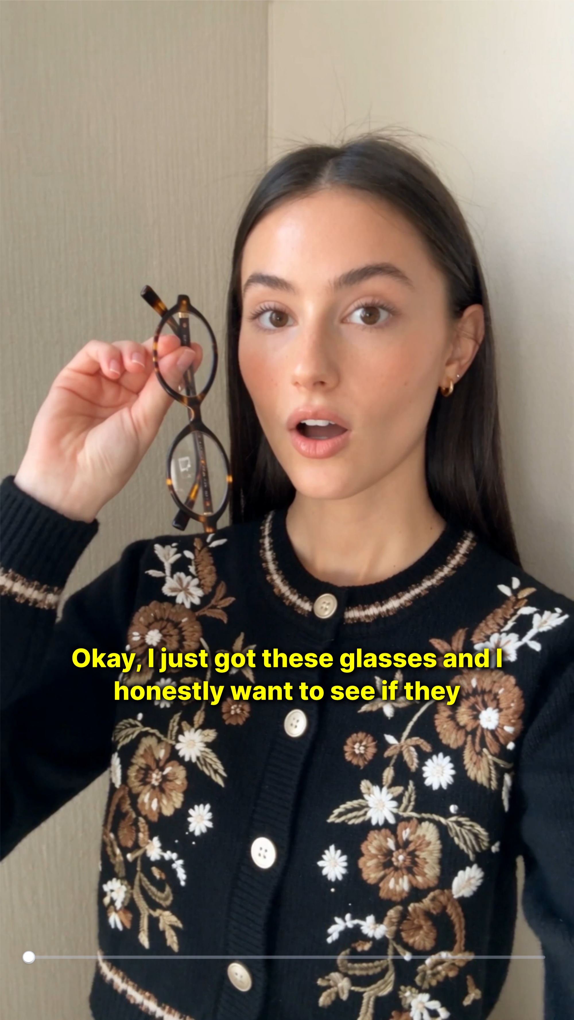 Eyewear Try-On Review AI Video Template to Edit Online