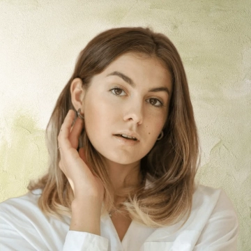 Free Interior Designer Profile Picture Template to Edit Online