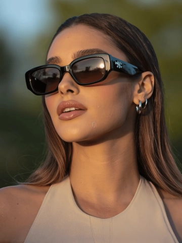 Free Female Fashion Portrait to Edit Online