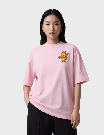 Free Pink T-shirt mockup to Edit Online