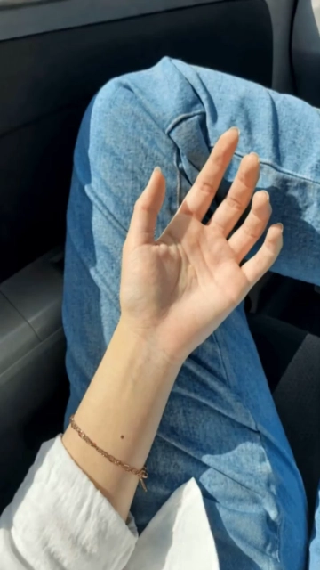 Tiny Creature in Your Hand – AI-Powered Video Generator
