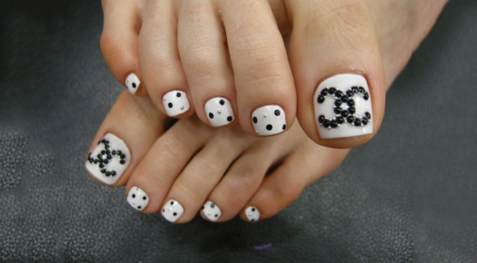 white toe nail designs