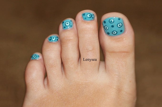 blue toe nail design