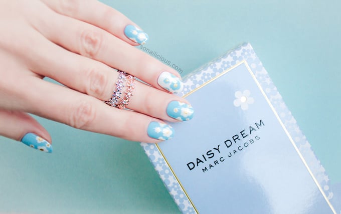 blue nails with design