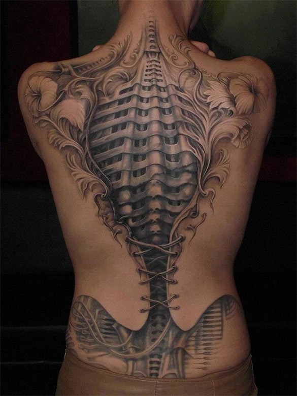 creepy-tattoo-on-spine