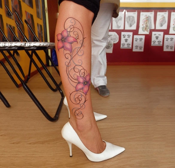 flawless-flowral-tattoo-on-legs