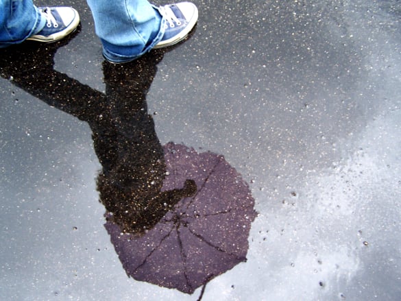 umbrella-puddle-reflection-photography