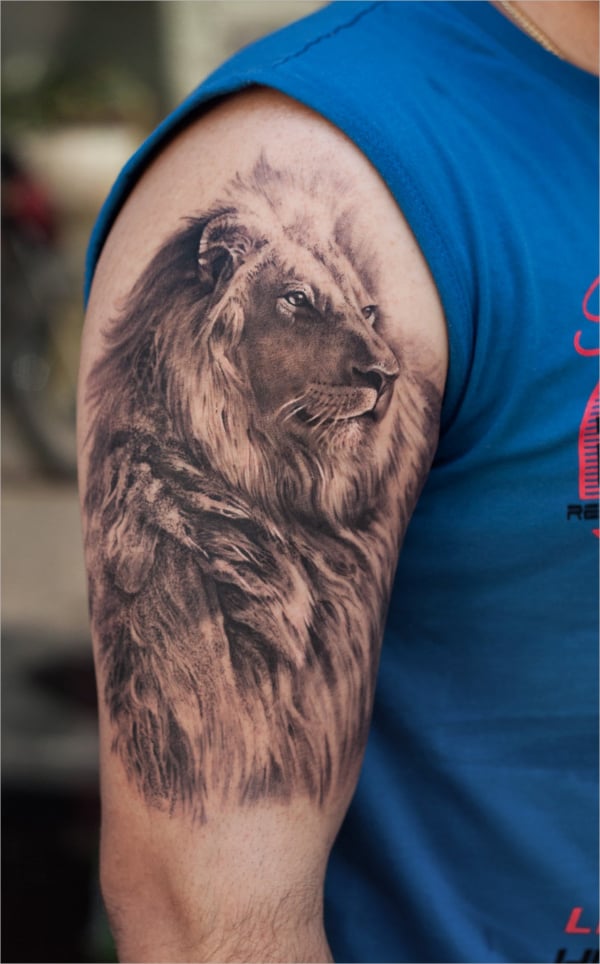 amazing lion tattoo