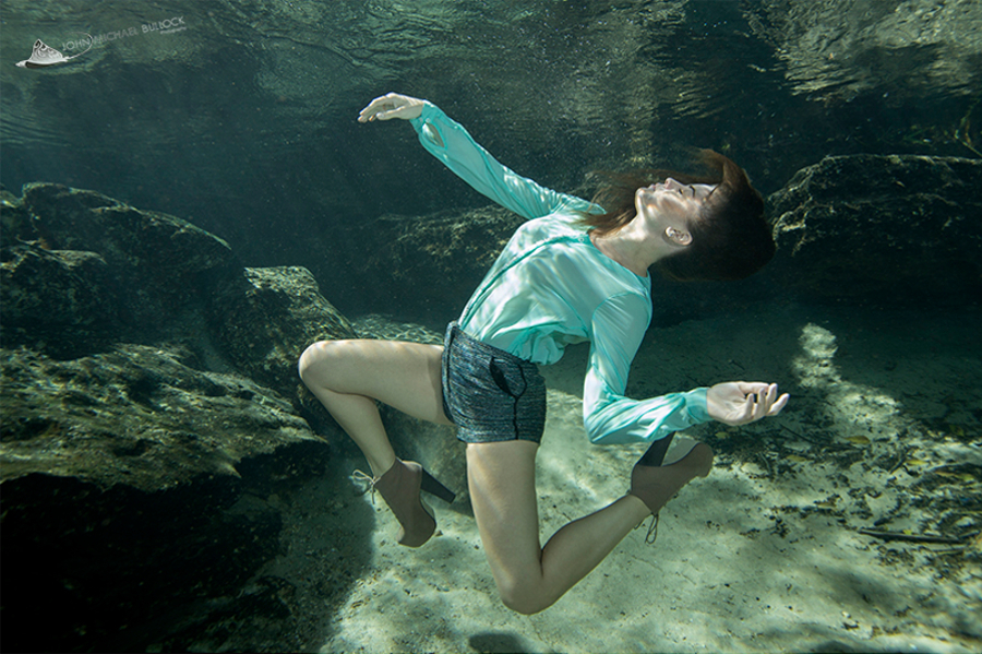 underwater fashon model photography