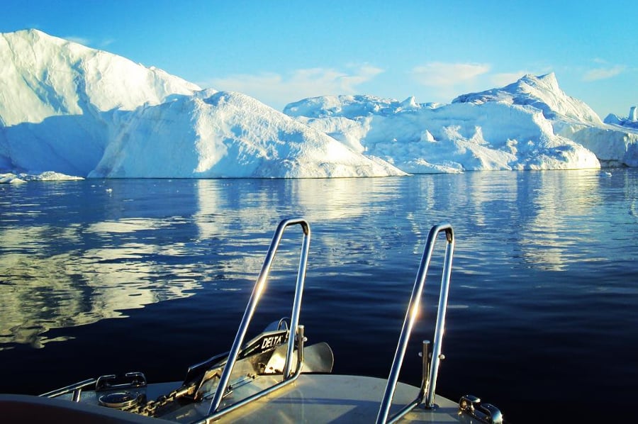gigantic-iceberg-landscape