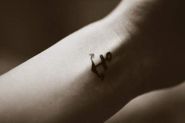 minimalist anchor tattoo